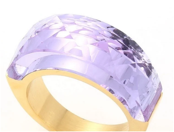 Anillo púrpura chapado en oro de 18K con piedra de vidrio
