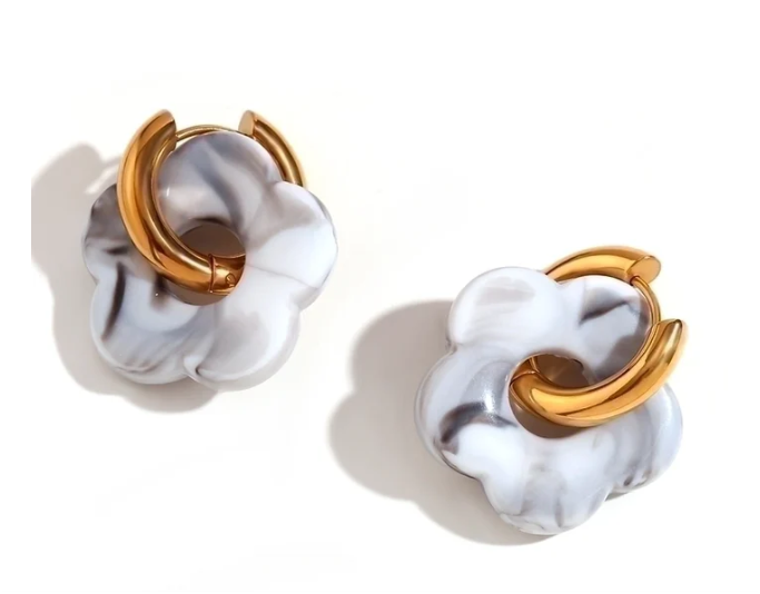 Pendientes florales chapados en oro de 18K – Inspiración miel de verano