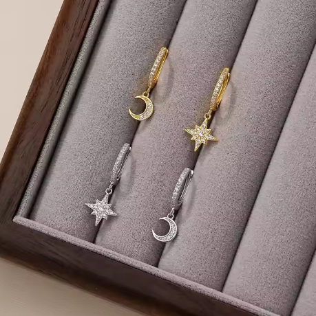 Pendiente Celestial con Estrella y Luna con Zirconita cúbica Plata de Ley S925 y Chapado Oro 14K