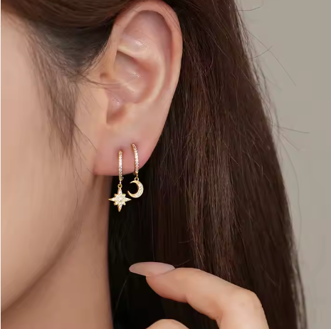 Pendiente Celestial con Estrella y Luna con Zirconita cúbica Plata de Ley S925 y Chapado Oro 14K