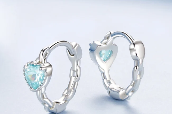 Detalle del corazón azul brillante capturado en primer plano.