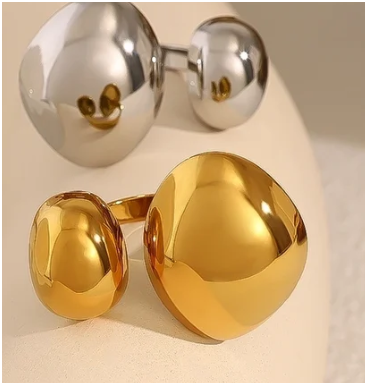 Anillo estilo vintage chapado en oro en composición con pañuelo