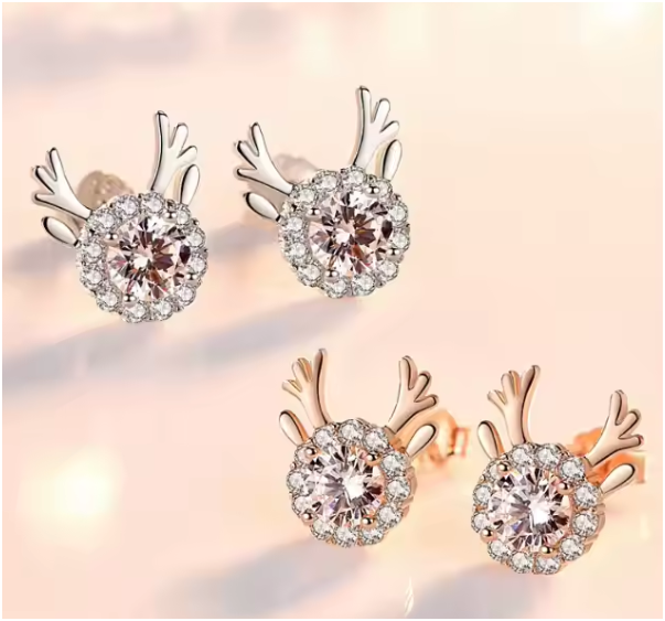 Ambos pendientes (oro rosa y plata) apoyados lado a lado sobre fondo neutro y suave, ideal para mostrar contraste.