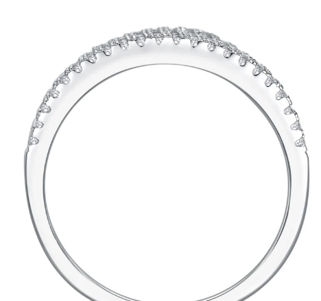Vista lateral anillo moissanita relieve montura plata