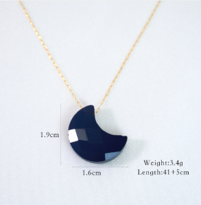 Collar de ágata negra en forma de luna, cadena de titanio chapada en oro 18k con medidas 40+5cm