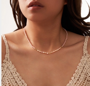 Collar Trendor en Plata de Ley S925 con Perlas Rosas, Modelo