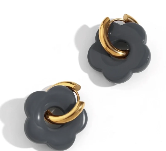 Pendientes dorados con detalle gris, elegantes y sofisticados para un estilo único