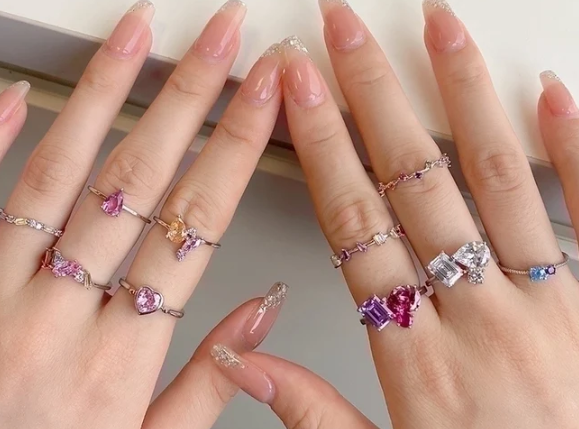 Conjunto de anillos Angular - combinación en varios tonos