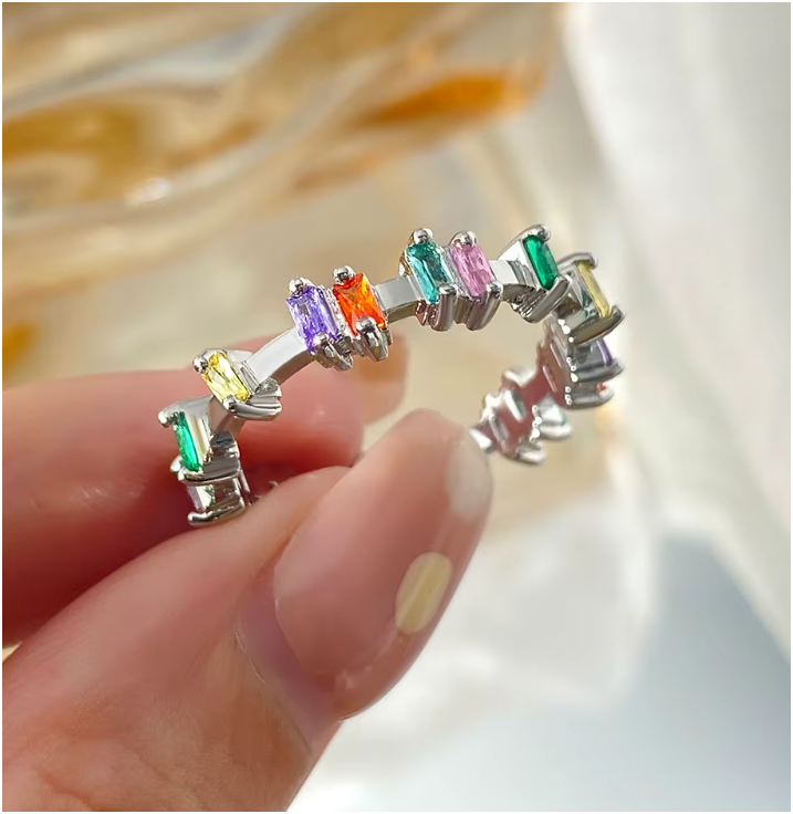 nillo GEO en mano, combinado con otros anillos de Hellochic@s