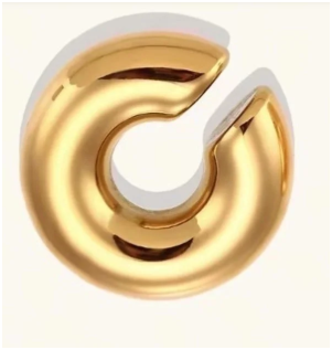 Aros anchos ear cuff en acero inoxidable chapado en oro 24K y plata sobre fondo blanco