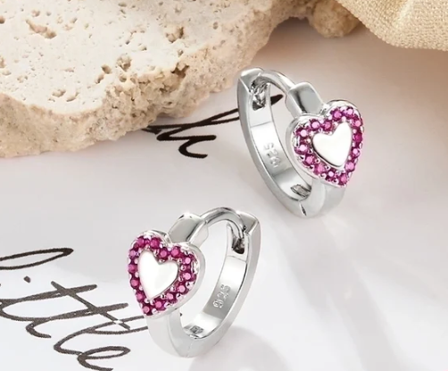 Pendientes de plata en forma de corazón doble chapados en oro 18K – detalle