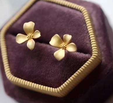 Pendientes en forma de flor en caja violeta, plata 925 y oro 18K, tamaño pequeño