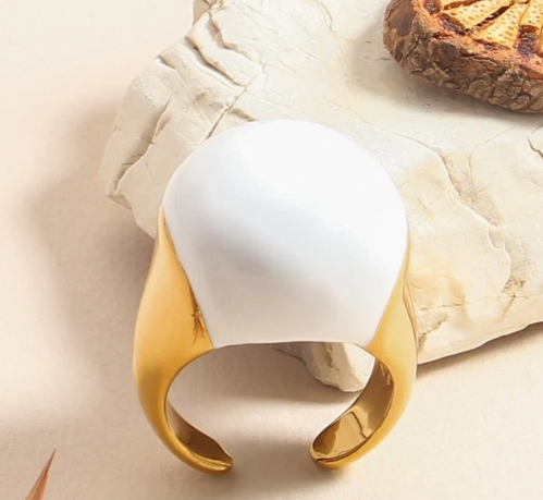 Anillo geométrico esmaltado en blanco, chapado en oro 18K, minimalista y elegante
