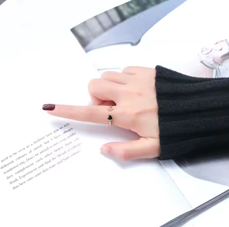 Anillo Mio con Corazón Proceso de Cera en Goteo Pintado Tonos rojo y Negro  Plata S925 Chapado en Oro Rosa