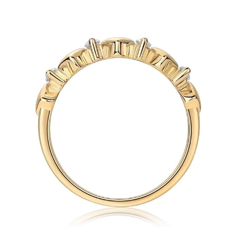Perfil del anillo de plata con moissanita corazón, detalle del borde en fondo blanco