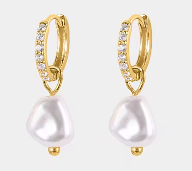 Pendientes en oro 18K con diseño colgante y perla natural sobre fondo blanco