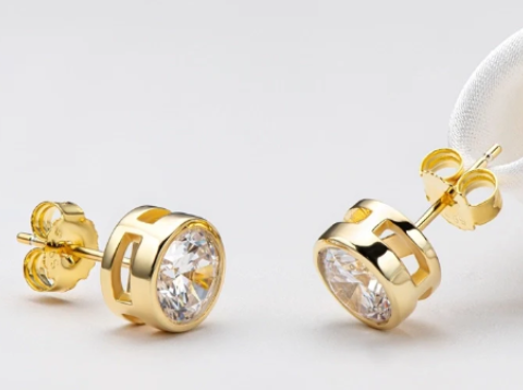 Classico orecchino con pietra lucida in argento Sterling S925