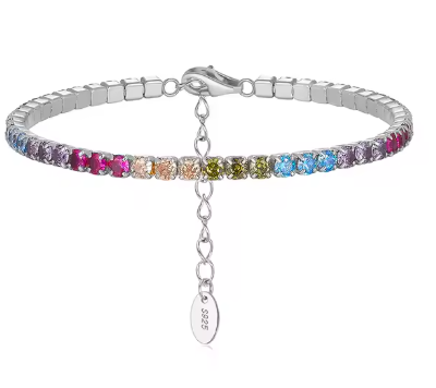 Video mostrando la pulsera tenis multicolor de plata 925 brillando con luz natural, resaltando el juego de colores en movimiento sobre la muñeca