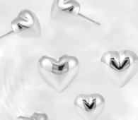 Vídeo de pendientes corazón efecto 3D en plata de ley brillante mostrando movimiento y detalle