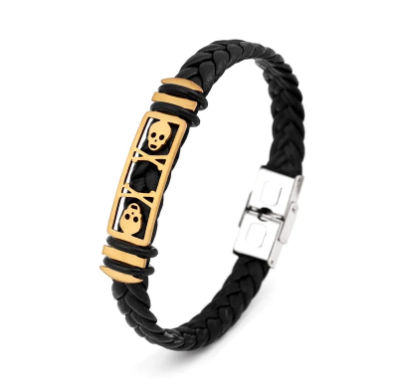 pulsera de cuero trenzada a mano con diseño de calaveras en acero inoxidable dorado 304 sobre fondo blanco